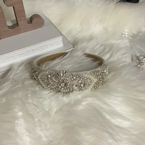 White Textured Hair Accessory - Picture 2 of 5